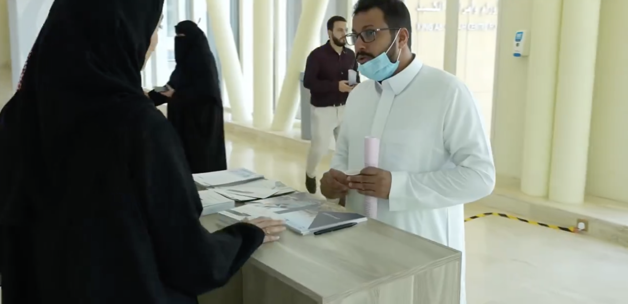 جانب من فعالية  اليوم الدولي للعمل الخيري، في مستشفى الملك فيصل التخصصي ومركز الابحاث